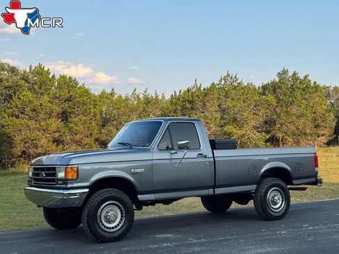 Used 1989 Ford F250 XL 2dr 4WD Standard Cab LB image 4