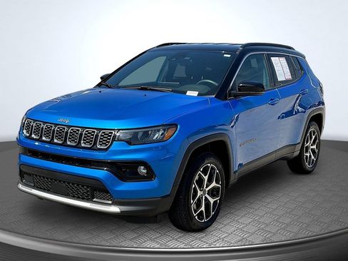 Used 2025 Jeep Compass Limited AWD/4WD image 3