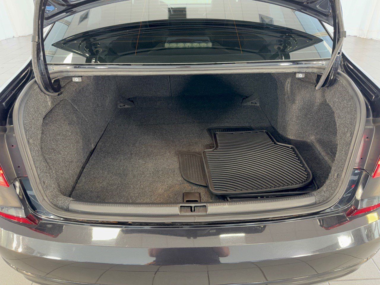 Used 2018 Volkswagen Passat 3.6 FWD image 28