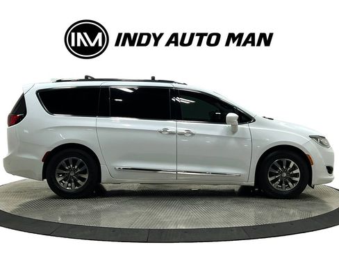 Used 2020 Chrysler Pacifica Touring-L Plus FWD image 3