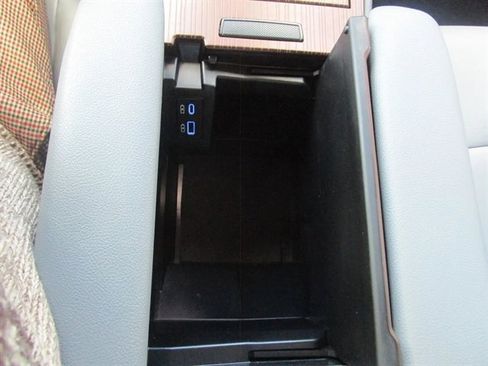 Used 2023 Toyota Sienna XLE image 32