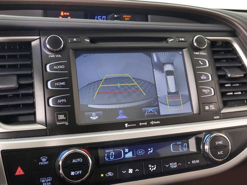 Used 2019 Toyota Highlander Limited Platinum AWD/4WD image 6