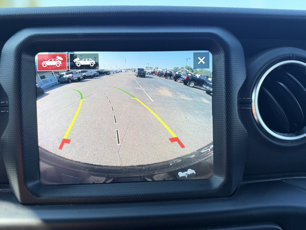 Used 2021 Jeep Wrangler Unlimited Sahara w/ Cold Weather Group AWD/4WD image 38