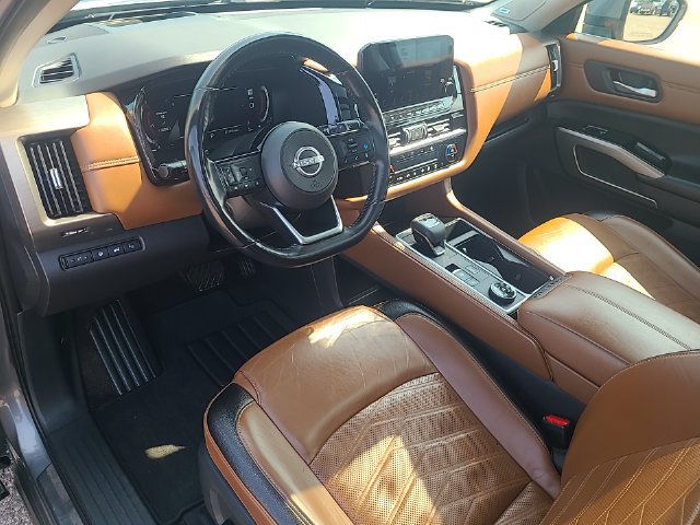 Used 2024 Nissan Pathfinder Platinum w/ Lighting Package (N92) AWD/4WD image 13