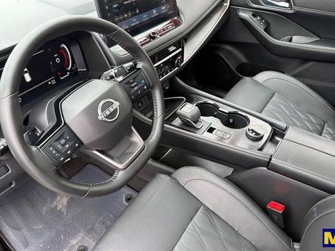 Used 2025 Nissan Rogue Platinum w/ Platinum Premium Package AWD/4WD image 10
