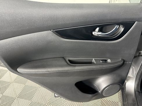 Used 2021 Nissan Rogue Sport SV AWD/4WD image 25