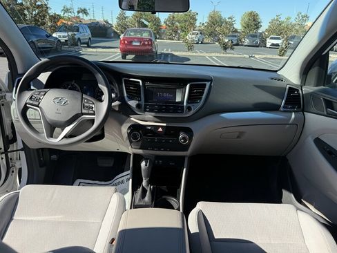Used 2017 Hyundai Tucson SE image 32