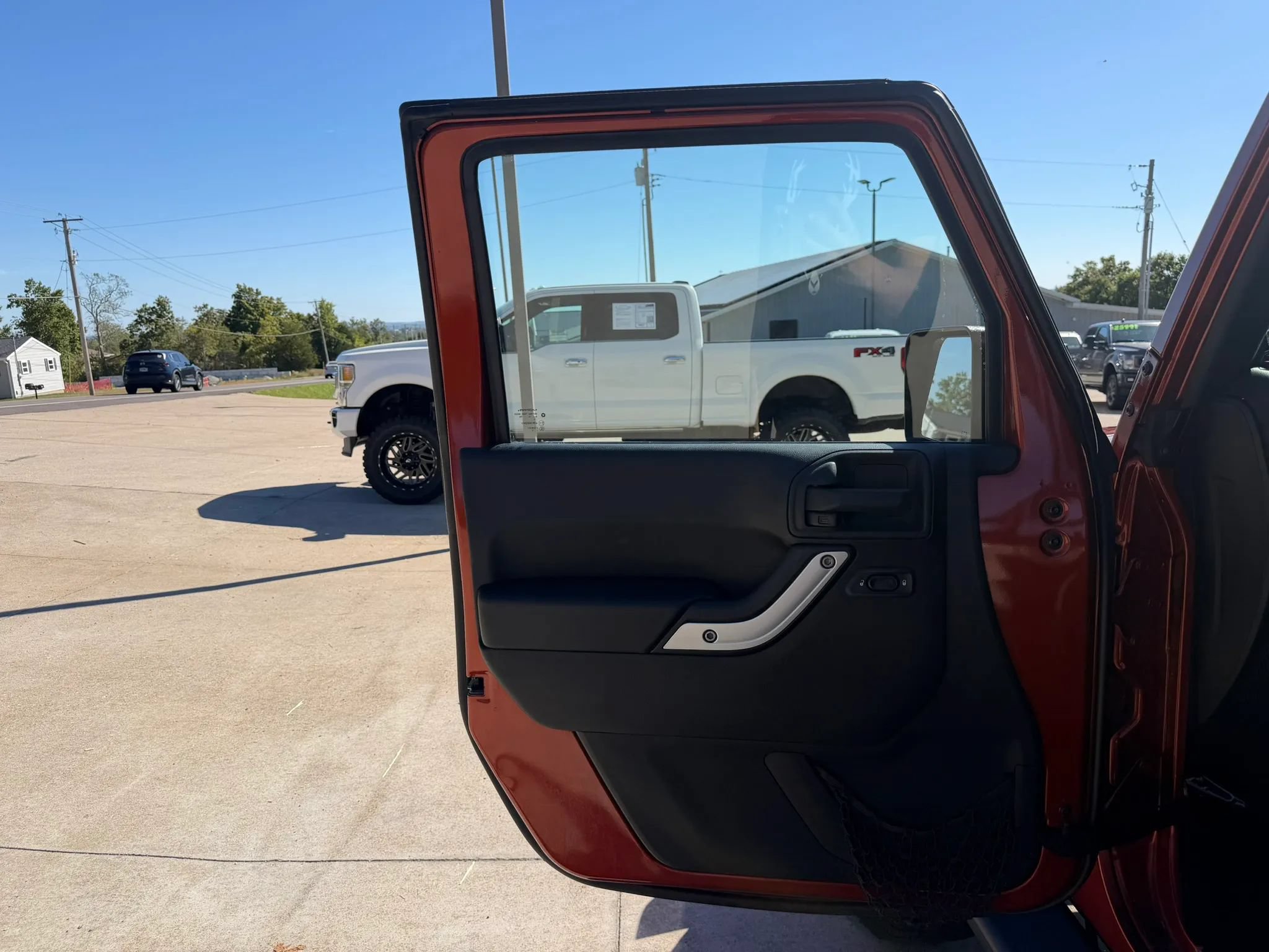 Used 2014 Jeep Wrangler Unlimited Sahara w/ Connectivity Group AWD/4WD image 13