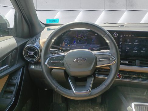 Used 2025 Chevrolet Equinox ACTIV w/ Safety and Technology Package AWD/4WD image 12