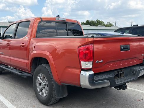 Used 2017 Toyota Tacoma SR5 w/ Tow Package AWD/4WD image 7