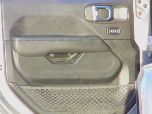 Used 2020 Jeep Wrangler Unlimited Sahara image 18