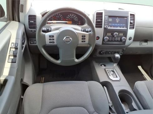 Used 2021 Nissan Frontier SV w/ Midnight Edition Floor Mats AWD/4WD image 12