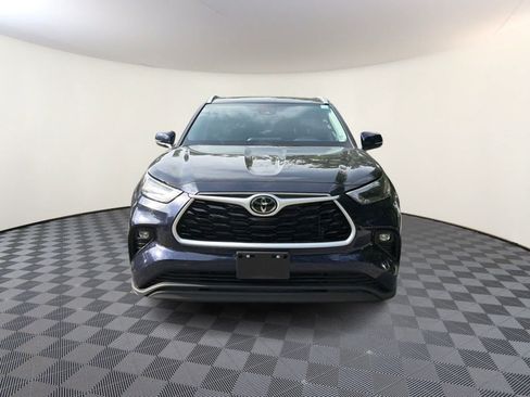 Used 2026 Toyota Highlander XLE AWD/4WD image 3