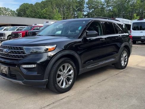 Used 2021 Ford Explorer XLT w/ Equipment Group 202A image 2