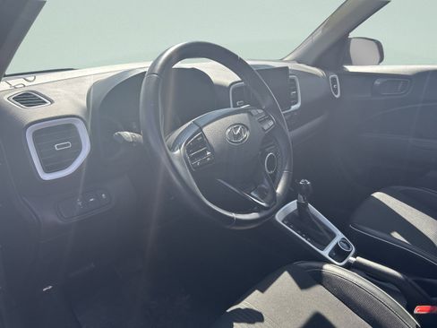 Used 2022 Hyundai Venue Limited FWD image 13