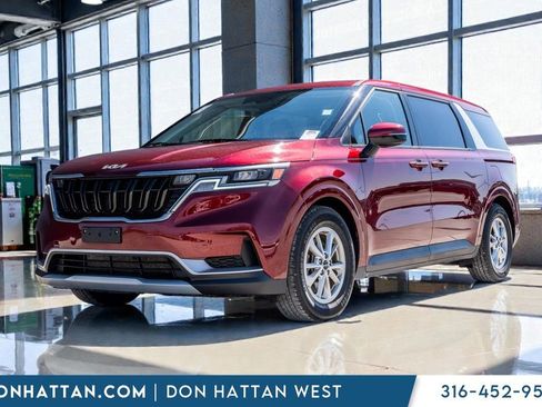 Used 2024 Kia Carnival LX image 1