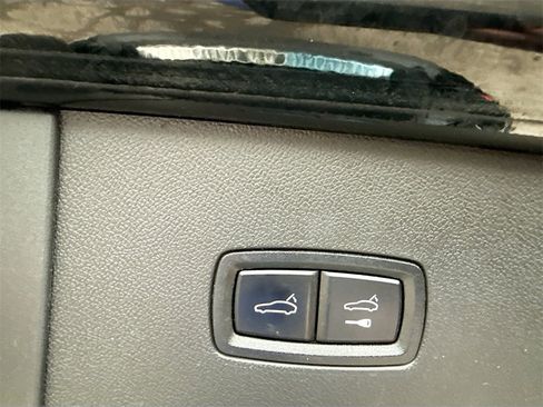 Used 2021 Porsche Cayenne Coupe image 31