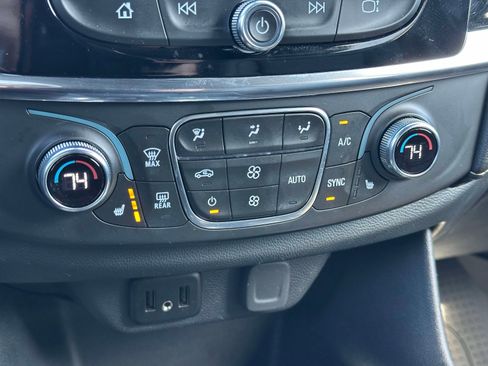 Certified 2023 Chevrolet Traverse LT image 30