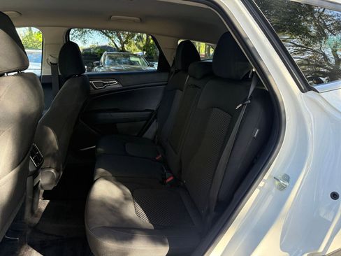 Used 2025 Kia Sportage LX image 34