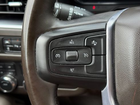 Used 2024 GMC Yukon XL SLT AWD/4WD image 33