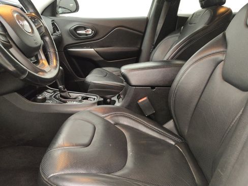 Used 2019 Jeep Cherokee Limited image 17