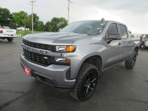 Used 2022 Chevrolet Silverado 1500 Custom w/ Safety Confidence Package AWD/4WD image 11