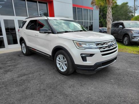 Used 2018 Ford Explorer XLT w/ Equipment Group 202A AWD/4WD image 3