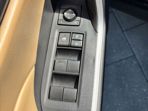 Used 2022 Toyota RAV4 LE image 15