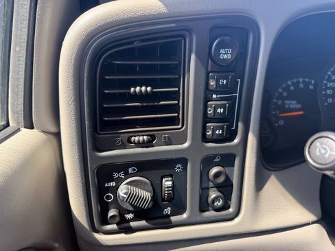 Used 2004 GMC Sierra 1500 SLT w/ Light Duty Power Package AWD/4WD image 33
