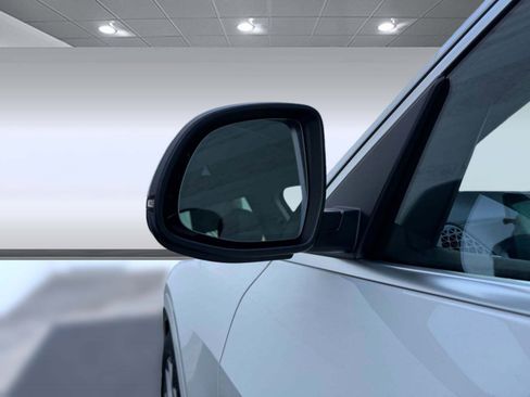 Certified 2023 BMW X7 xDrive40i w/ Premium Package image 19