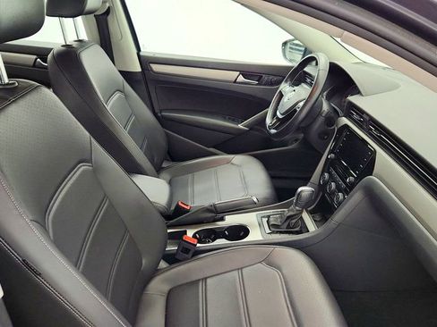 Used 2020 Volkswagen Passat 2.0T SE w/ Sunroof Package image 23