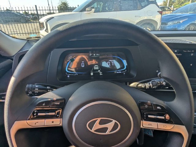 Used 2026 Hyundai Elantra SE FWD image 27