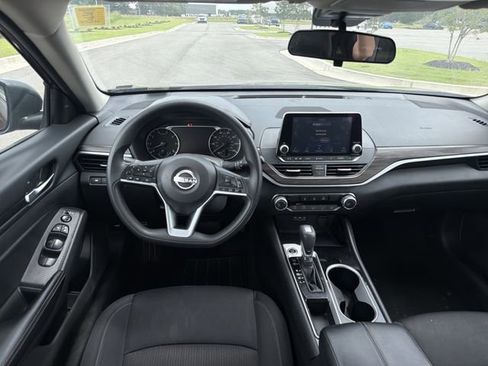 Used 2024 Nissan Altima 2.5 SV FWD image 21