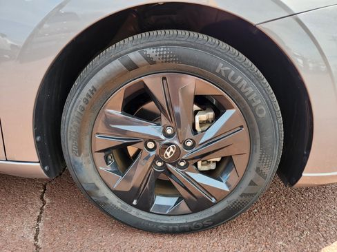 Certified 2023 Hyundai Elantra SEL w/ Preferred Accessory Package image 7