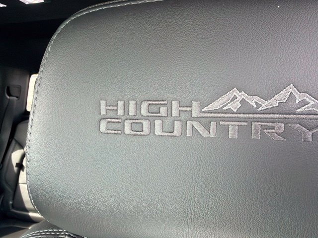 Used 2020 Chevrolet Silverado 1500 High Country w/ Technology Package AWD/4WD image 24