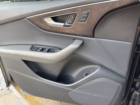 Used 2019 Audi Q8 Premium w/ Convenience Package image 23