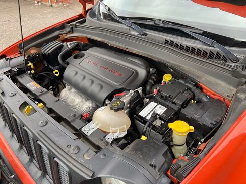 Used 2016 Jeep Renegade Trailhawk AWD/4WD image 35