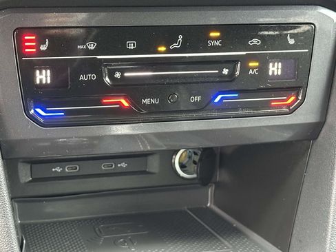 Used 2022 Volkswagen Tiguan SE image 12