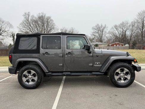 Used 2016 Jeep Wrangler Unlimited Sahara w/ Dual Top Group image 4