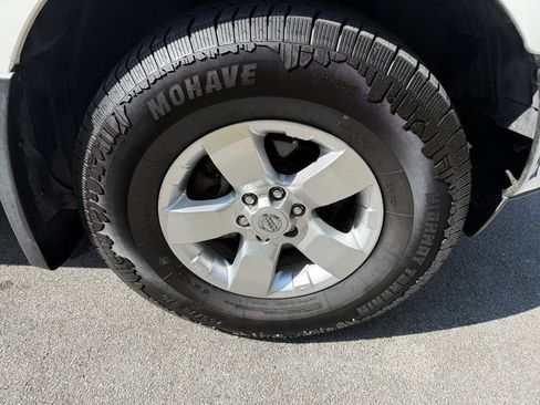 Used 2011 Nissan Frontier SV AWD/4WD image 14