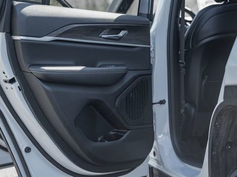 New 2026 Jeep Grand Cherokee Laredo image 42