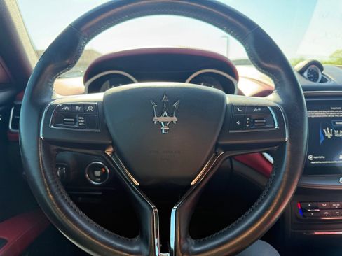 Used 2018 Maserati Ghibli GranLusso RWD image 17