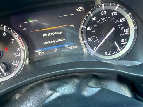 Used 2022 Toyota Highlander XLE AWD/4WD image 11