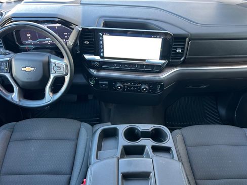 Used 2024 Chevrolet Silverado 2500 LT w/ Convenience Package image 13