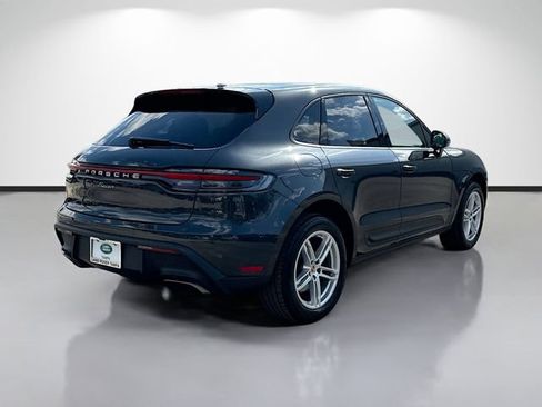 Certified 2025 Porsche Macan AWD/4WD image 5