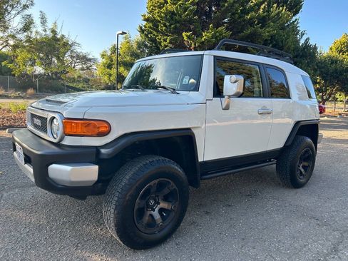 Used 2012 Toyota FJ Cruiser 4WD w/ Upgrade Pkg image 4