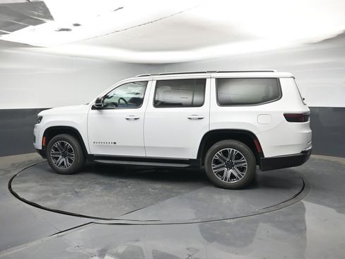 Used 2024 Jeep Wagoneer Series II w/ Flexible Seating Group image 3