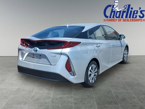 Used 2021 Toyota Prius Prime XLE FWD image 4