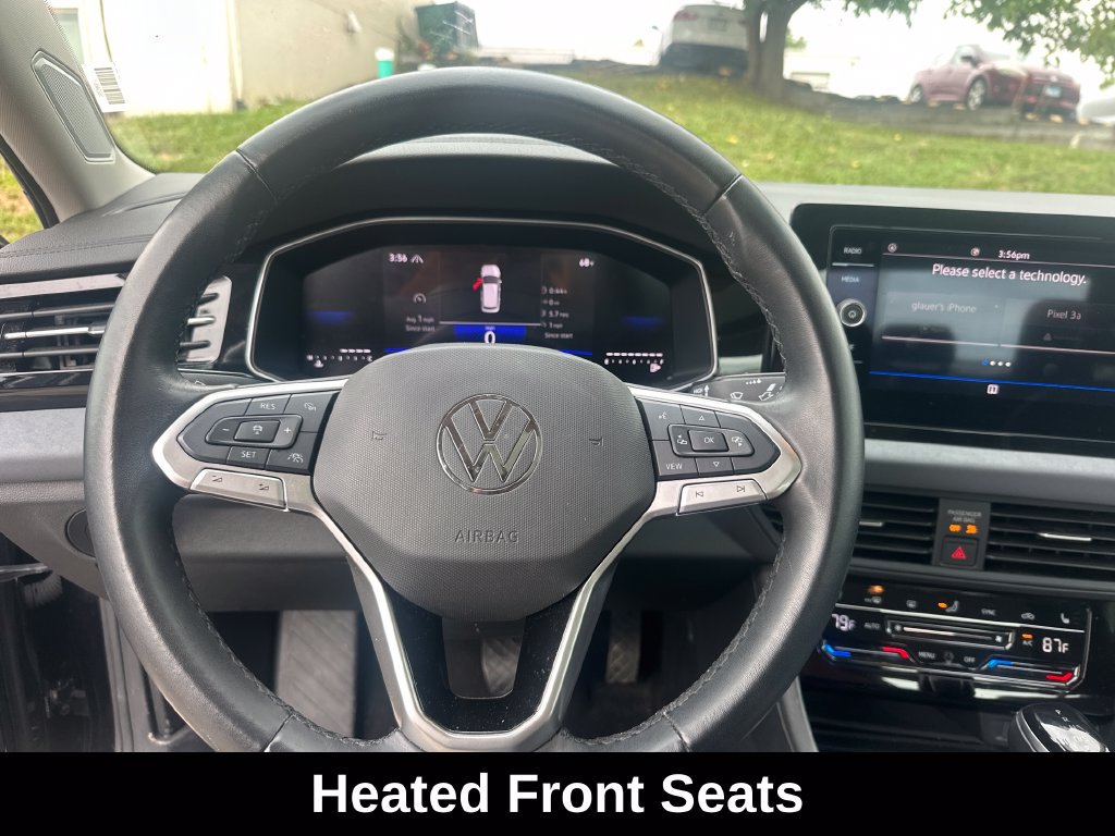 Used 2025 Volkswagen Jetta SE FWD image 12