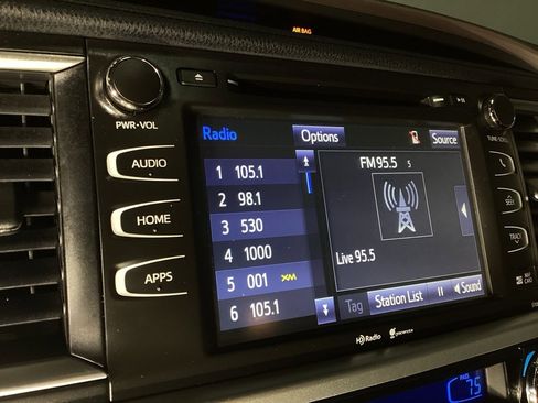 Used 2015 Toyota Highlander XLE image 14